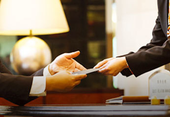 商務(wù)咨詢(xún) 企業(yè)航行中的燈塔與羅盤(pán)